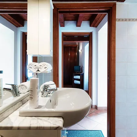 Apartment Lakeframe - By Myhomeincomo *